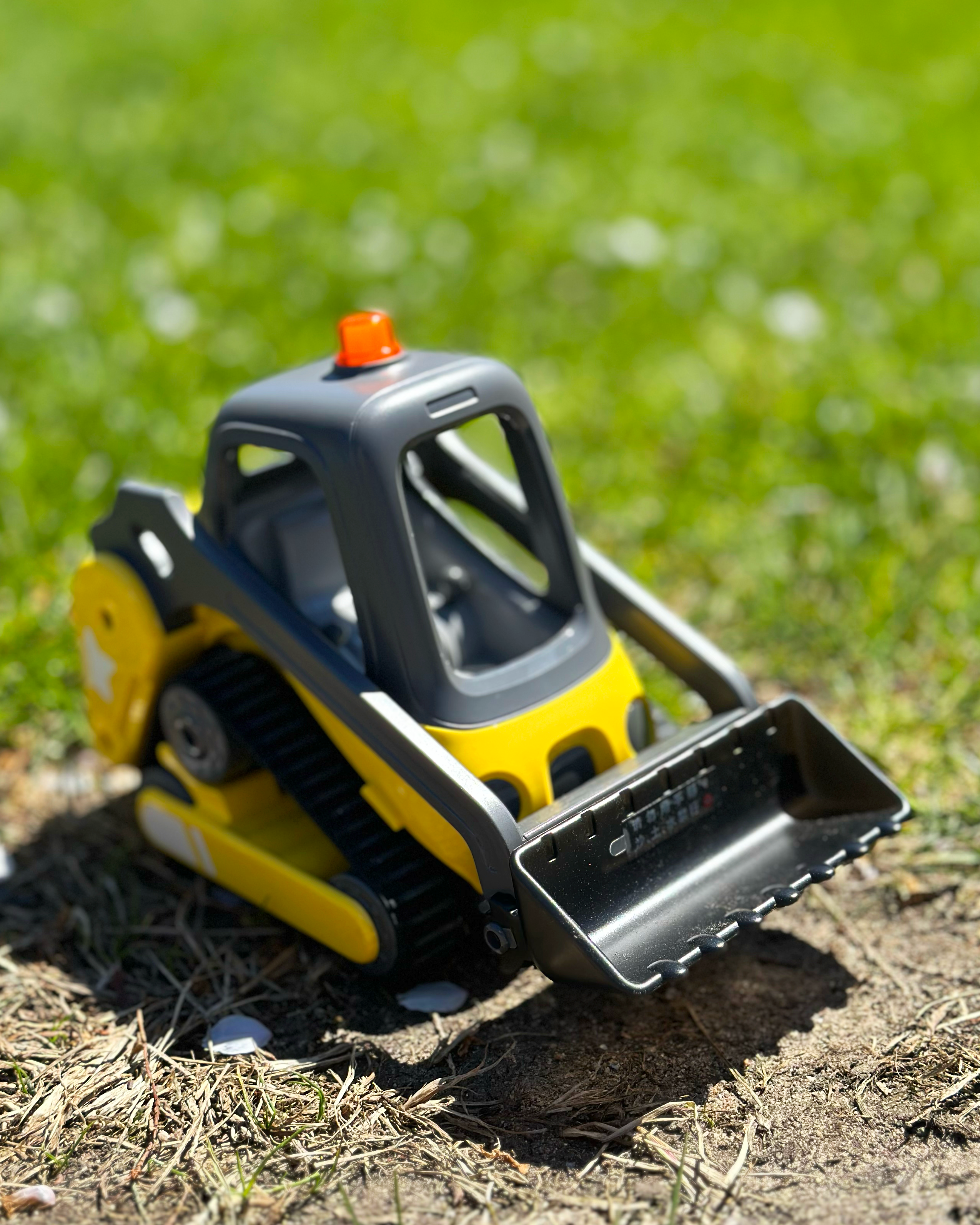 Ultimate Skidsteer Remote Control Digger Bravomonster