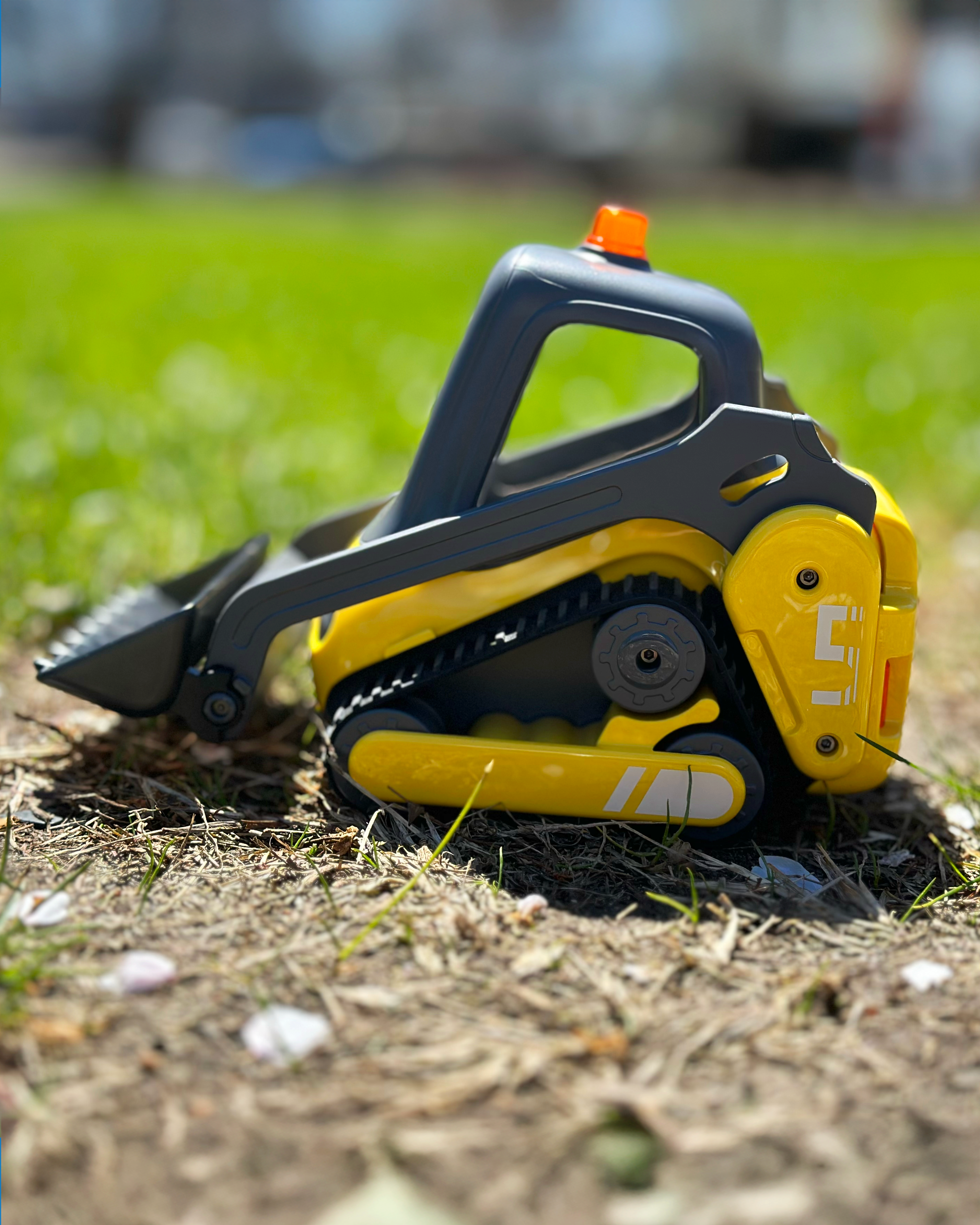 Ultimate Skidsteer Rechargeable Remote Control Digger M-298CTL - Bravomonster